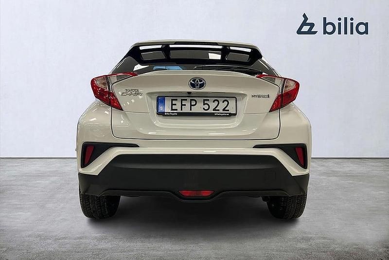 Begagnad Toyota C-HR Edition 124 HK (91 kW) 2018 Vit SUV