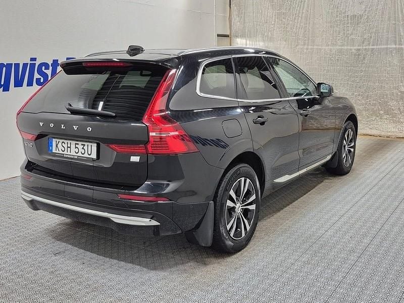 Begagnad Volvo XC60 Core 253 HK (186 kW) 2024 Svart metallic SUV