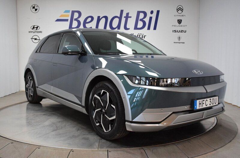 Digital tealgreen Begagnad 2023 Hyundai Ioniq 5 Advanced SUV | 509 900 kr (Marknadspris) - Bild 1/3