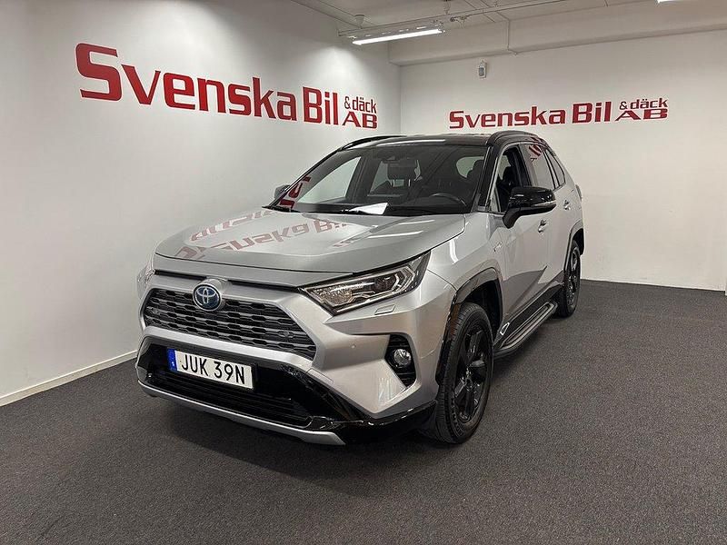 Grå Begagnad 2019 Toyota RAV4 Hybrid Style SUV | 349 000 kr (Lite dyr) - Bild 1/4