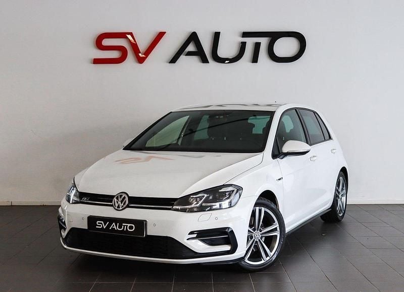 Vit Begagnad 2019 VW Golf VII R-line Halvkombi | 199 900 kr (Marknadspris) - Bild 1/4