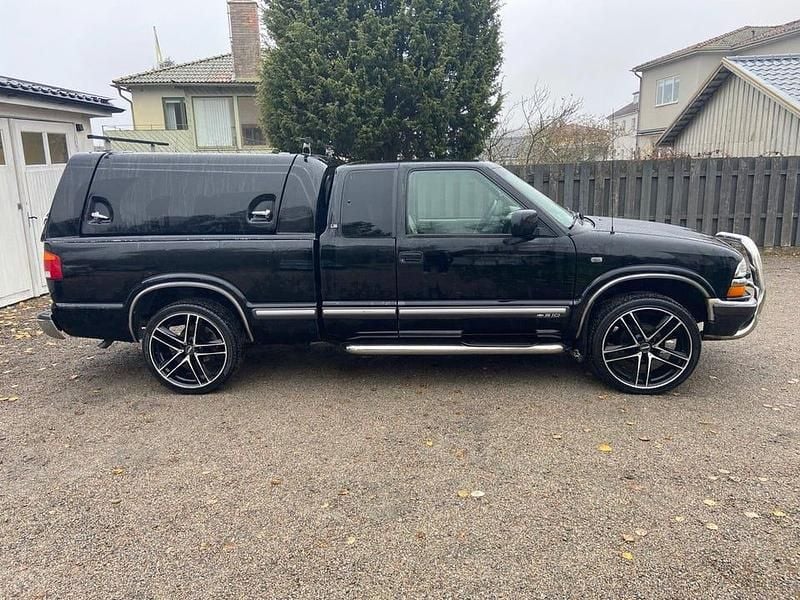 Svart Begagnad 2002 Chevrolet S10 Pickup | 64 900 kr - Bild 1/4