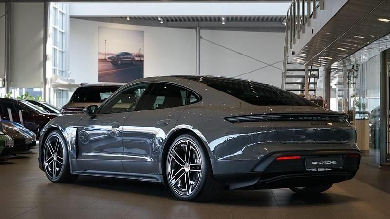 Ny Porsche Taycan 4S 385 kW (524 HK) 2025 Grå Sedan