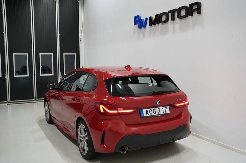 Begagnad BMW 118 M Sport 136 HK (100 kW) 2021 Röd Halvkombi