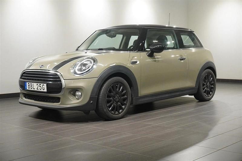 Grå Begagnad 2019 Mini Cooper Pepper Halvkombi | 149 800 kr (Marknadspris) - Bild 1/2