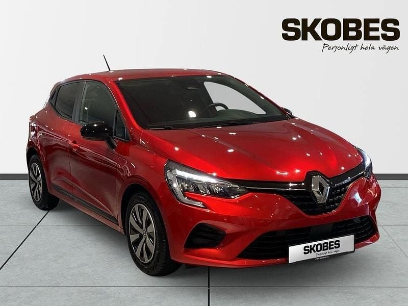 Röd Begagnad 2023 Renault Clio V Equilibre Halvkombi | 184 500 kr (Marknadspris) - Bild 1/3
