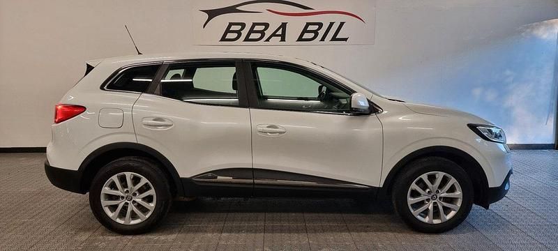 Vit Begagnad 2017 Renault Kadjar LIMITED SUV | 135 000 kr (Lite dyr) - Bild 1/4