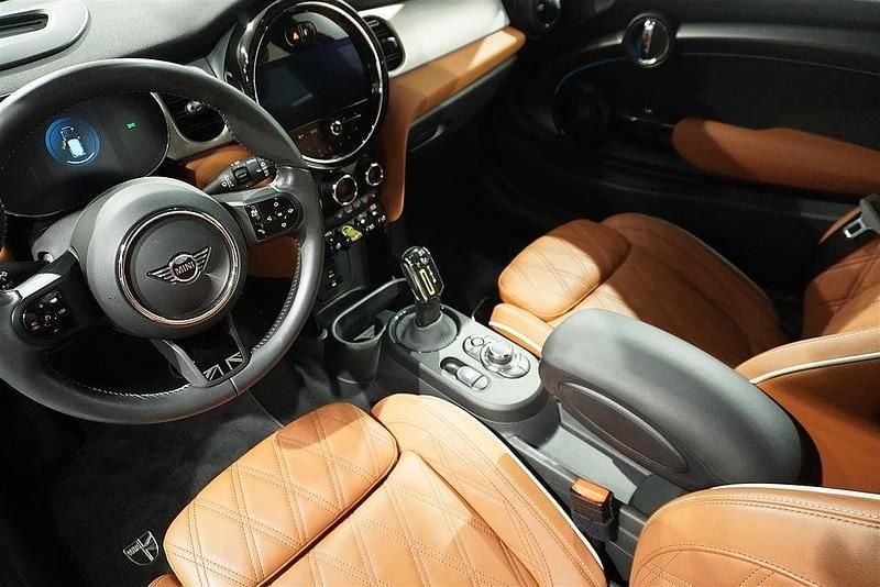 Begagnad Mini Cooper 135 kW (184 HK) 2023 Grå Halvkombi