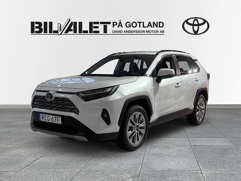 Vit Ny 2025 Toyota RAV4 Hybrid SUV | 520 800 kr (Lite dyr) - Bild 1/4