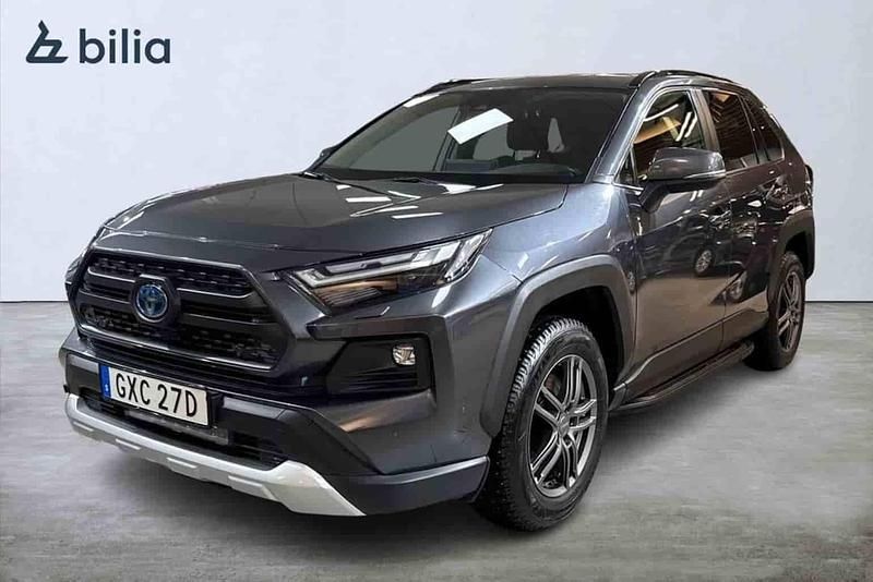 Grå Begagnad 2022 Toyota RAV4 Hybrid SUV | 384 900 kr - Bild 1/1