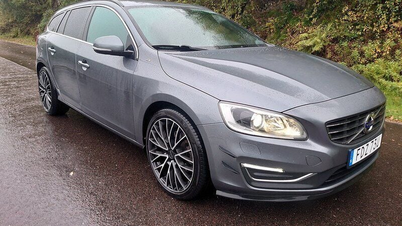 Begagnad 2017 Volvo V60 Summum Kombi | 189 000 kr (Bra pris) - Bild 1/4