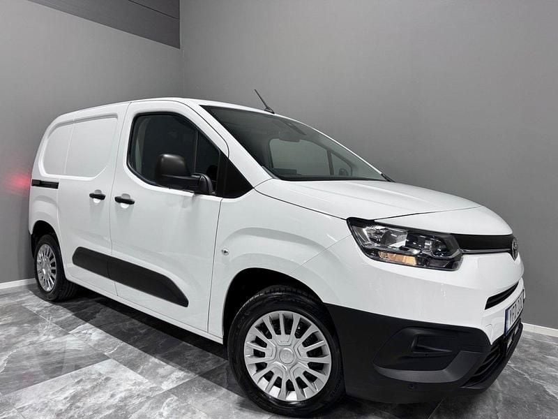 Vit Begagnad 2020 Toyota Proace City Van | 179 900 kr (Marknadspris) - Bild 1/4