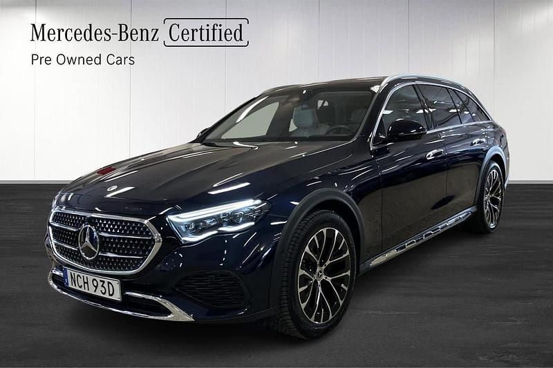 Blå Begagnad 2024 Mercedes E220 Premium SUV | 719 000 kr - Bild 1/4
