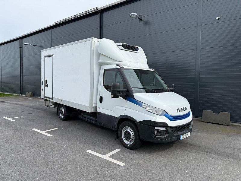 Vit Begagnad 2018 Iveco Daily Van | 124 875 kr - Bild 1/4