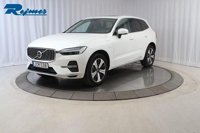 Vit Begagnad 2024 Volvo XC60 Plus SUV | 554 900 kr (Marknadspris) - Bild 1/4