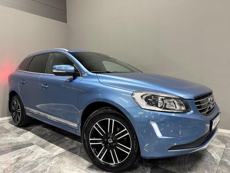 Blå Begagnad 2016 Volvo XC60 Standard SUV | 174 900 kr (Lite dyr) - Bild 1/4