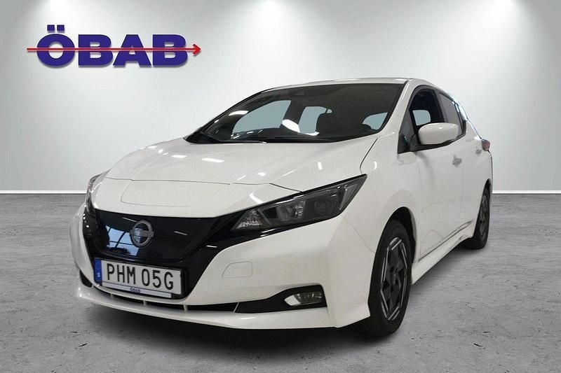 Vit Begagnad 2022 Nissan Leaf Acenta Halvkombi | 199 800 kr (Bra pris) - Bild 1/4