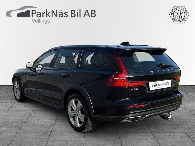 Begagnad Volvo V60 CC 197 HK (144 kW) 2021 Svart Kombi