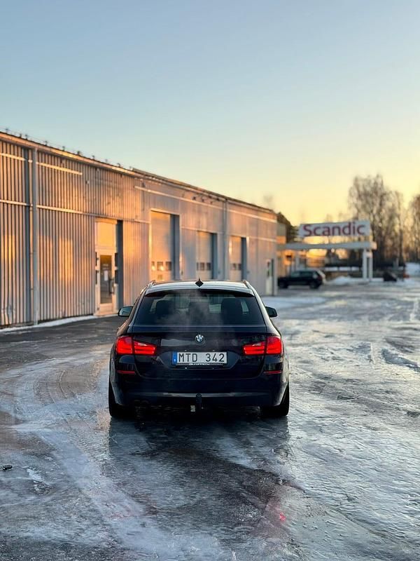 Begagnad BMW 520 M Sport 184 HK (135 kW) 2012 Carbon schwarz metallic Kombi