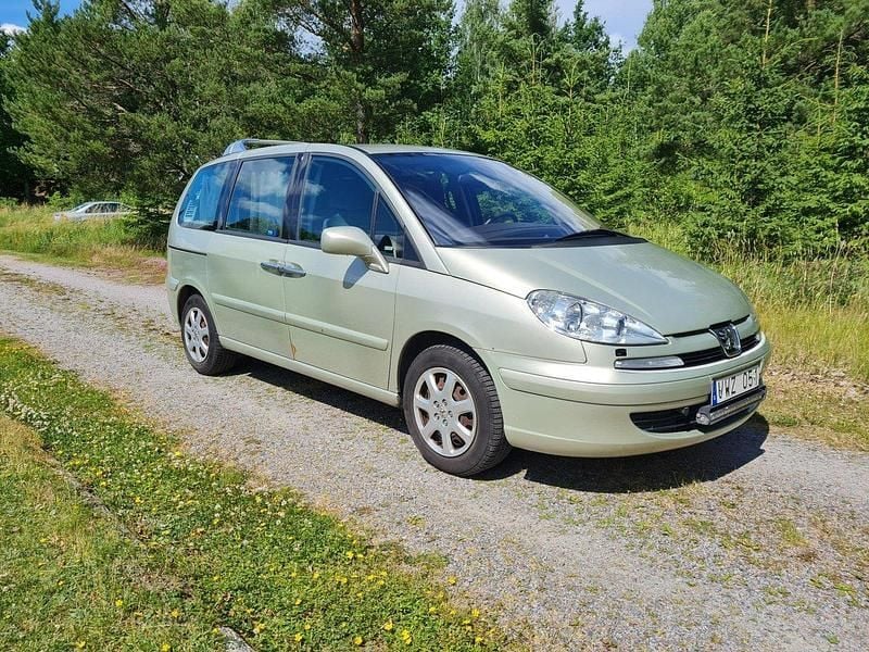 Grå Begagnad 2004 Peugeot 807 Minibuss | 27 000 kr - Bild 1/4