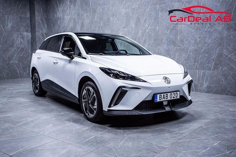 Vit Begagnad 2022 MG MG4 EV Luxury Halvkombi | 259 800 kr (Marknadspris) - Bild 1/4