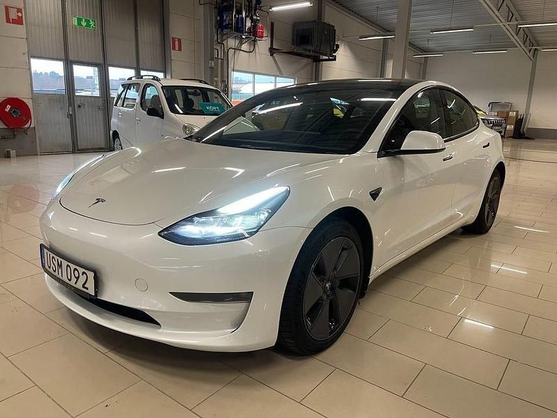 Vit Begagnad 2023 Tesla Model 3 Long Range AWD Sedan | 369 000 kr (Dyr) - Bild 1/4