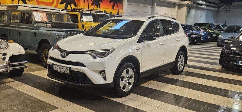 Vit Begagnad 2018 Toyota RAV4 Hybrid Edition SUV | 229 900 kr (Marknadspris) - Bild 1/4