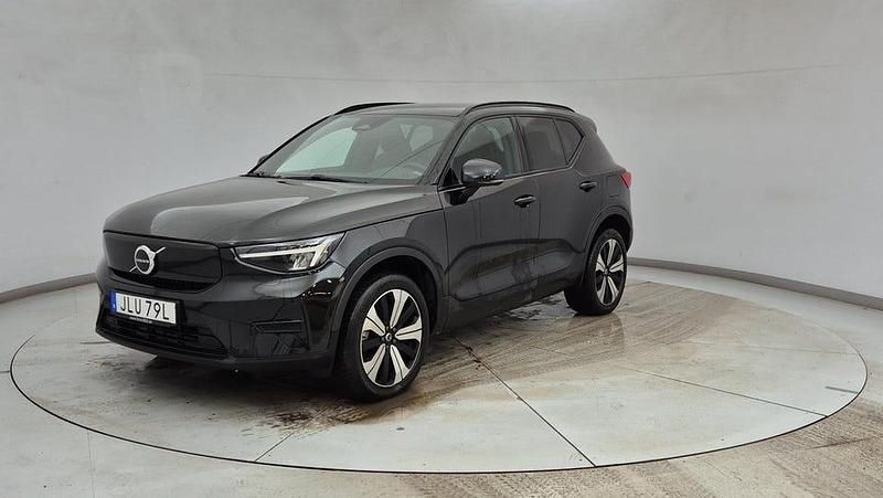 Svart Begagnad 2023 Volvo XC40 Core SUV | 298 800 kr (Bra pris) - Bild 1/4