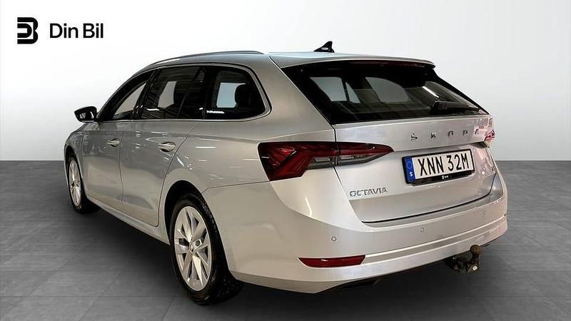 Begagnad Skoda Octavia Style 150 HK (110 kW) 2024 Silver Kombi