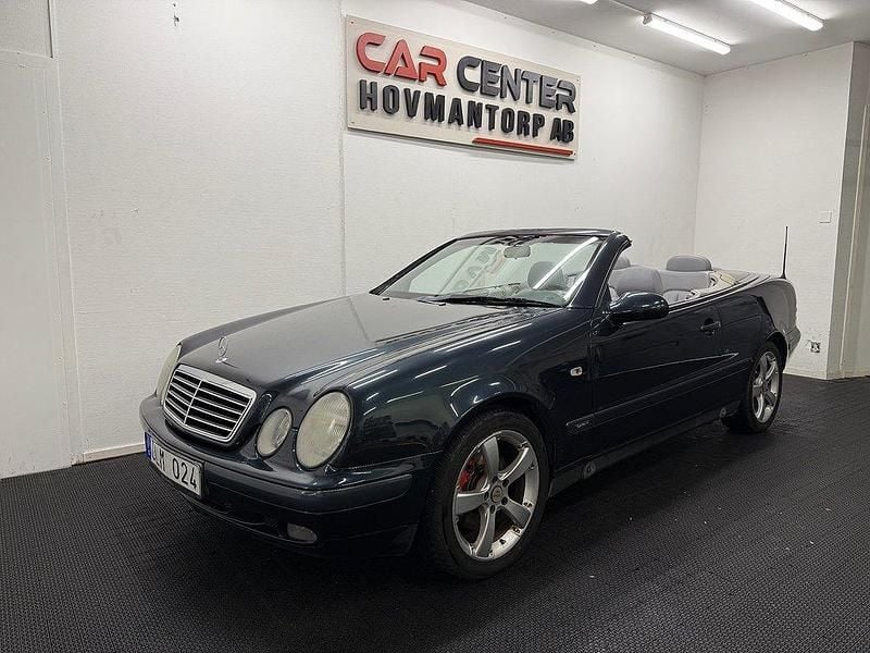 Mörkblå Begagnad 2000 Mercedes CLK230 Cab | 59 900 kr - Bild 1/4