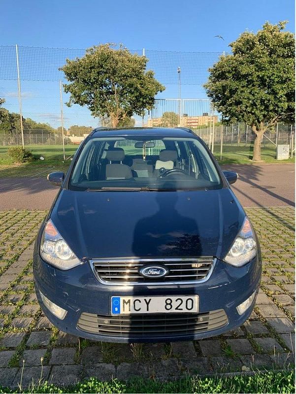 Blå Begagnad 2012 Ford Galaxy Trend Minibuss | 85 000 kr (Marknadspris) - Bild 1/4