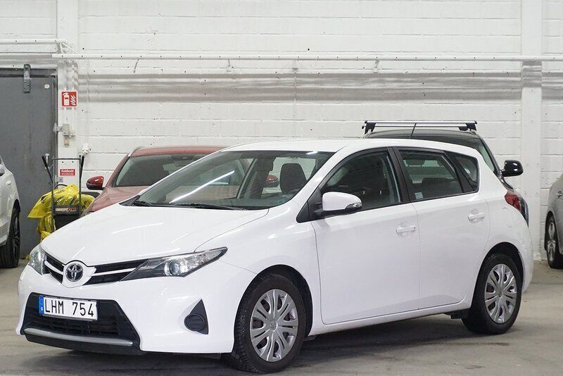 Vit Begagnad 2012 Toyota Auris Life Halvkombi | 89 900 kr (Marknadspris) - Bild 1/4