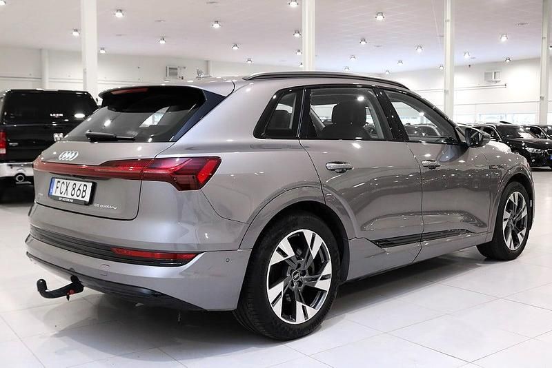 Begagnad Audi e-tron 300 kW (408 HK) 2021 Grå SUV