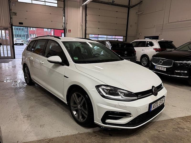 Begagnad VW Golf VIII R-line 150 HK (110 kW) 2019 Vit Kombi