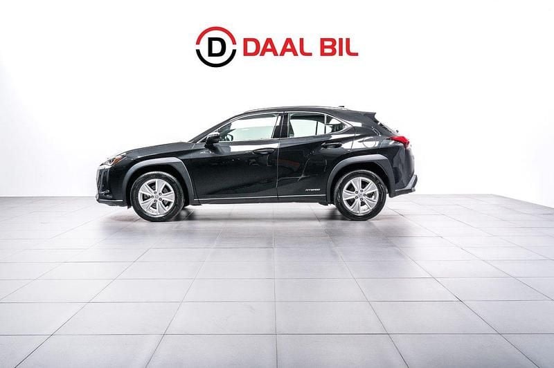 Svart Begagnad 2019 Lexus UX 250h SUV | 274 700 kr (Marknadspris) - Bild 1/4