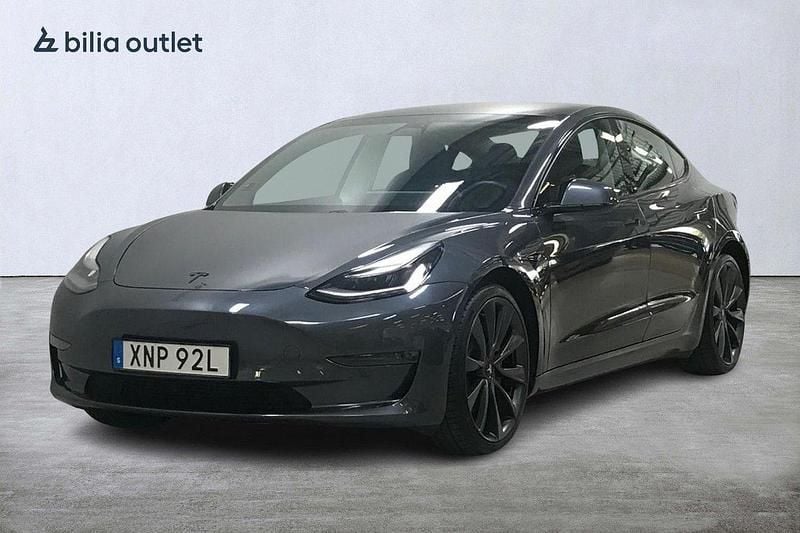 Grå Begagnad 2020 Tesla Model 3 Performance Sedan | 319 900 kr (Marknadspris) - Bild 1/4