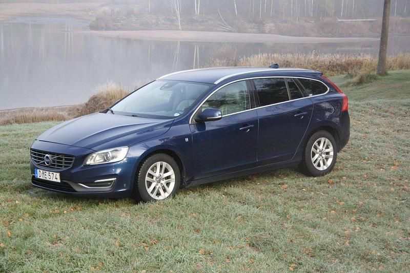 Blå Begagnad 2015 Volvo V60 Ocean Race Kombi | 120 000 kr (Bra pris) - Bild 1/4