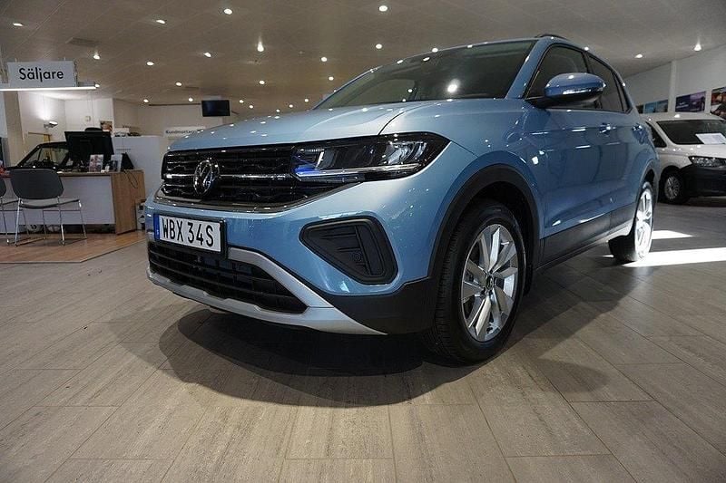 Blå (clear blue metallic) Ny 2025 VW T-Cross Life SUV | 299 000 kr (Marknadspris) - Bild 1/4