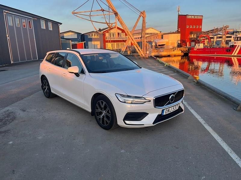 Begagnad 2023 Volvo V60 Kombi | 320 000 kr (Superpris) - Bild 1/3