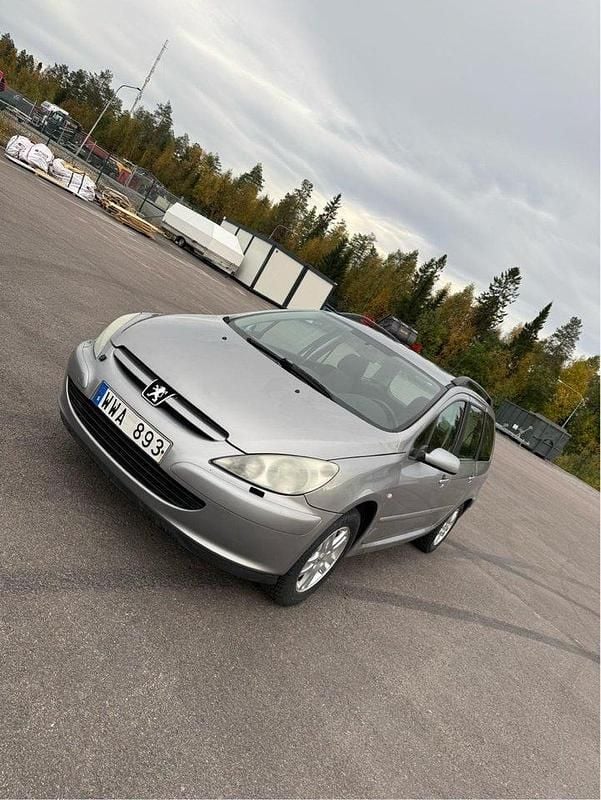 Grå Begagnad 2005 Peugeot 307 Kombi | 37 500 kr (Marknadspris) - Bild 1/4