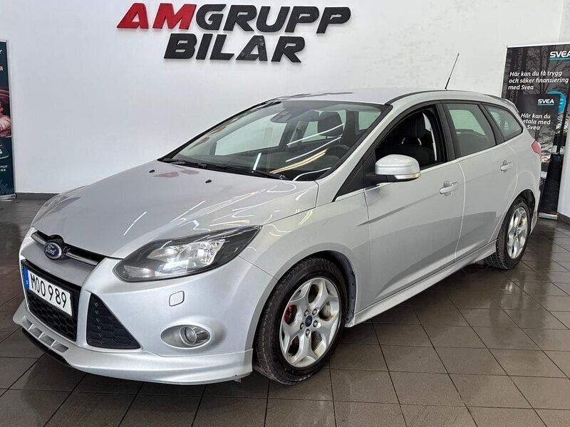 Grå Begagnad 2014 Ford Focus Kombi | 54 900 kr (Marknadspris) - Bild 1/4