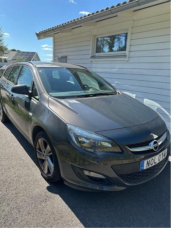 Grå Begagnad 2014 Opel Astra Kombi | 54 000 kr (Marknadspris) - Bild 1/4