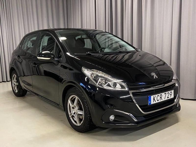 Svart Begagnad 2015 Peugeot 208 Active Halvkombi | 69 900 kr (Marknadspris) - Bild 1/3