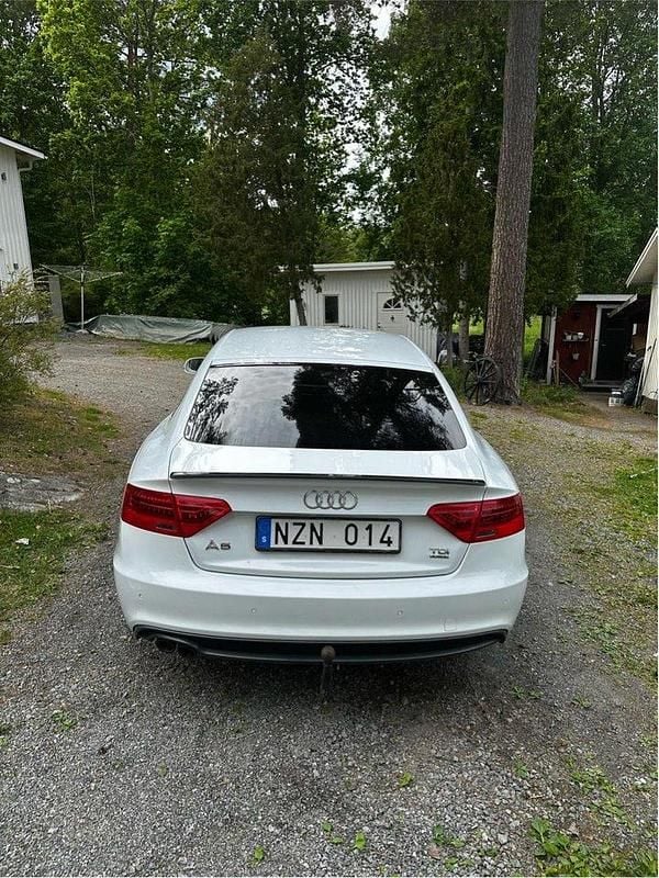 Begagnad Audi A5 S-Line 177 HK (130 kW) 2014 Vit Sportkupé