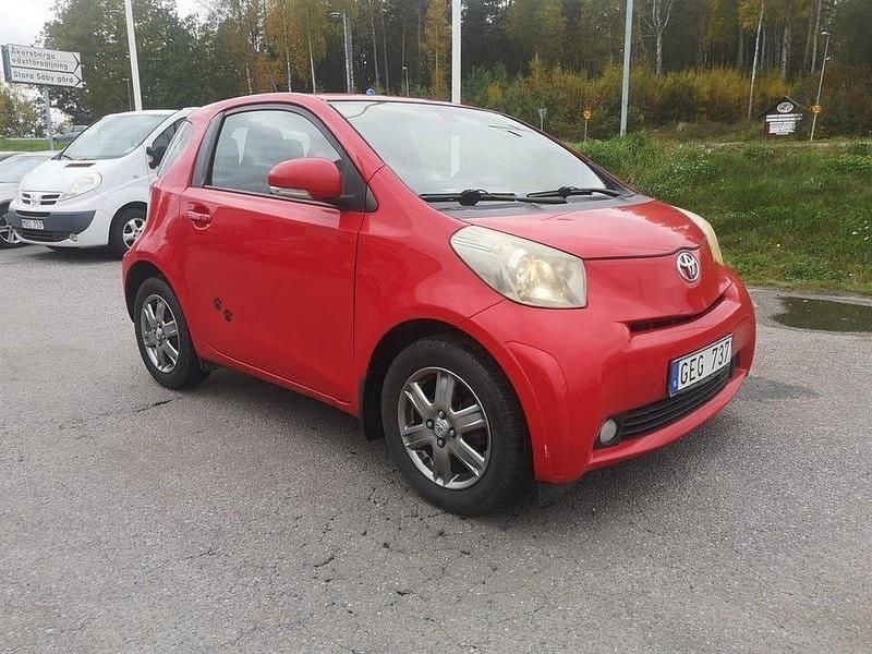Röd Begagnad 2009 Toyota iQ Halvkombi | 38 000 kr (Superpris) - Bild 1/4