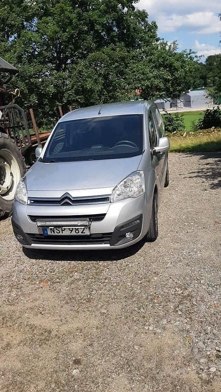 Silver Begagnad 2017 Citroën Berlingo Minibuss | 94 900 kr (Marknadspris) - Bild 1/4