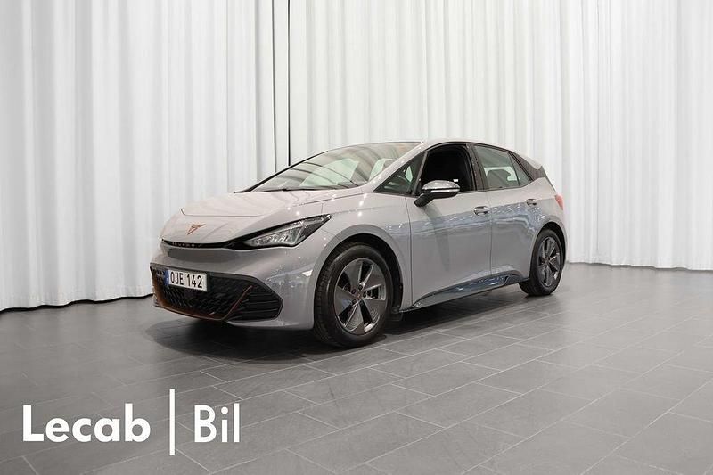 Ljusgrå (vapor grey) Begagnad 2022 Cupra Born Halvkombi | 249 500 kr (Bra pris) - Bild 1/4