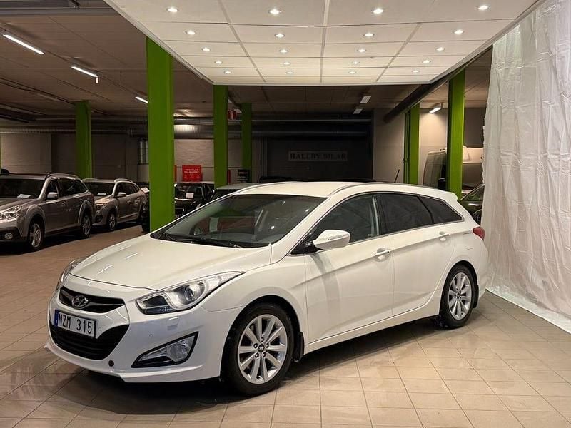 Vit Begagnad 2013 Hyundai i40 Kombi | 79 900 kr (Marknadspris) - Bild 1/4