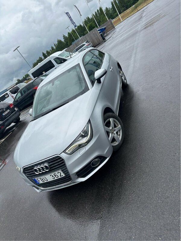Silver Begagnad 2011 Audi A1 Halvkombi | 75 000 kr (Marknadspris) - Bild 1/4