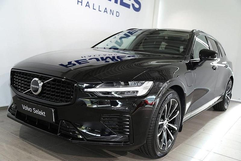 Svart Begagnad 2025 Volvo V60 Plus Kombi | 479 500 kr (Marknadspris) - Bild 1/4
